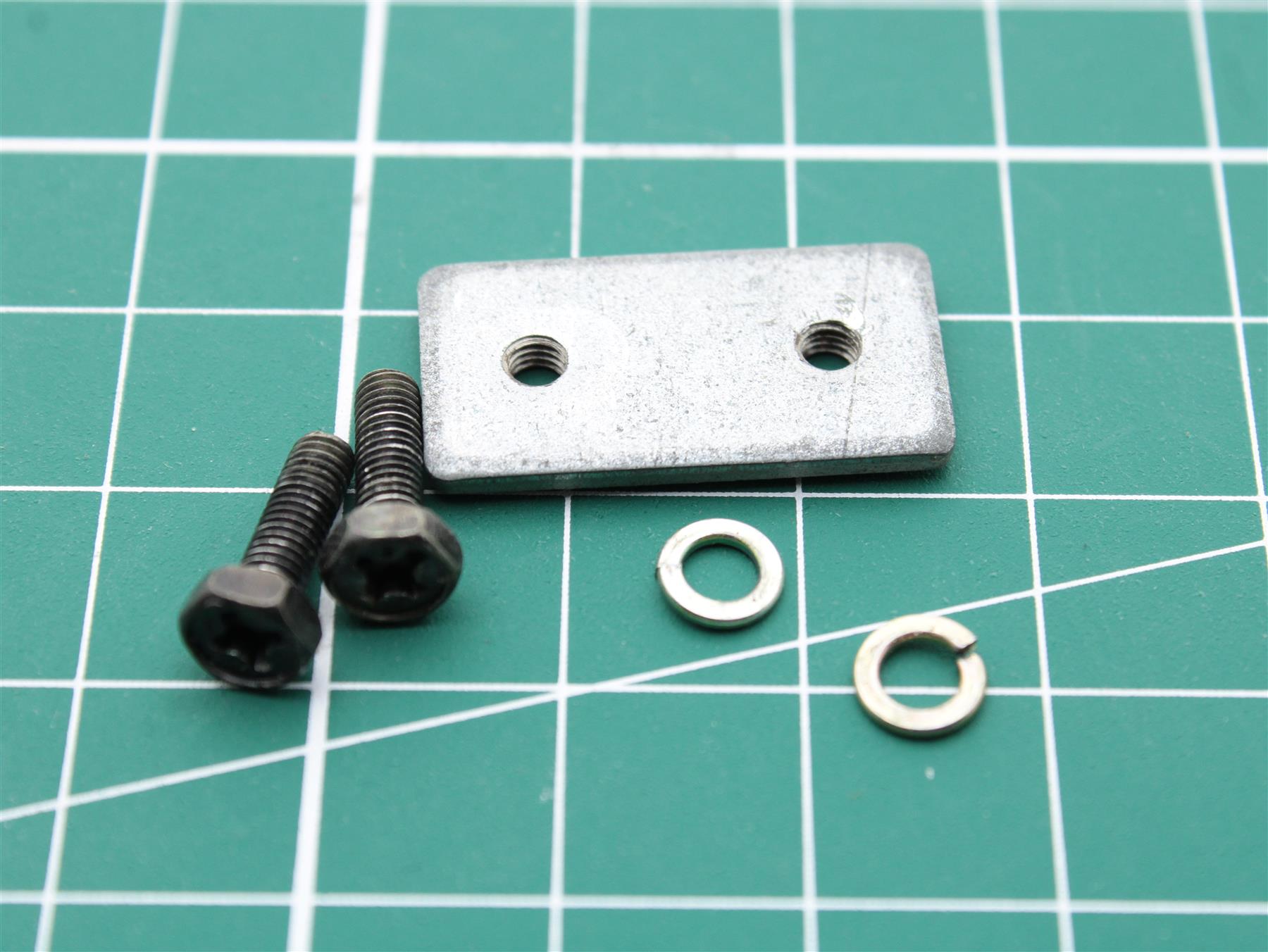 Bang & Olufsen 2641107 – Spacer with Screws for BeoCenter 2200 | Replaceme