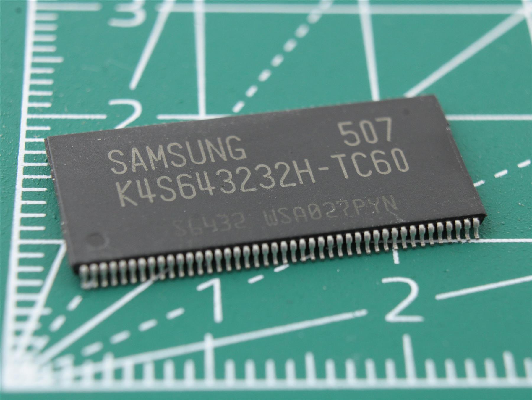 K4S643232H-TC60 Integrated circuit