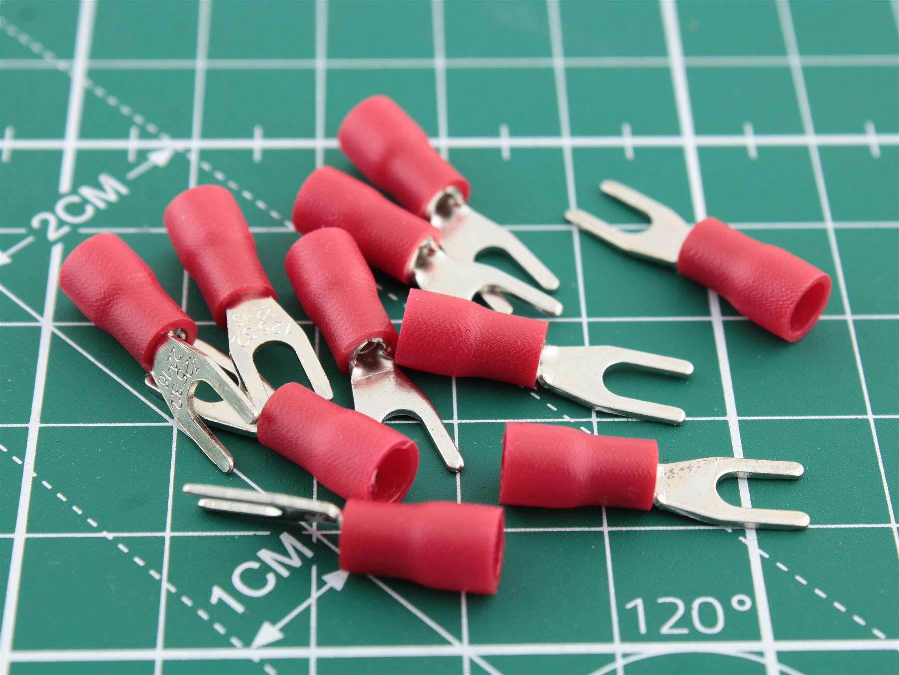 Fork Terminal Red Insulated (0.5–1.5 mm²) 3.2×5.7 mm Pack of 10