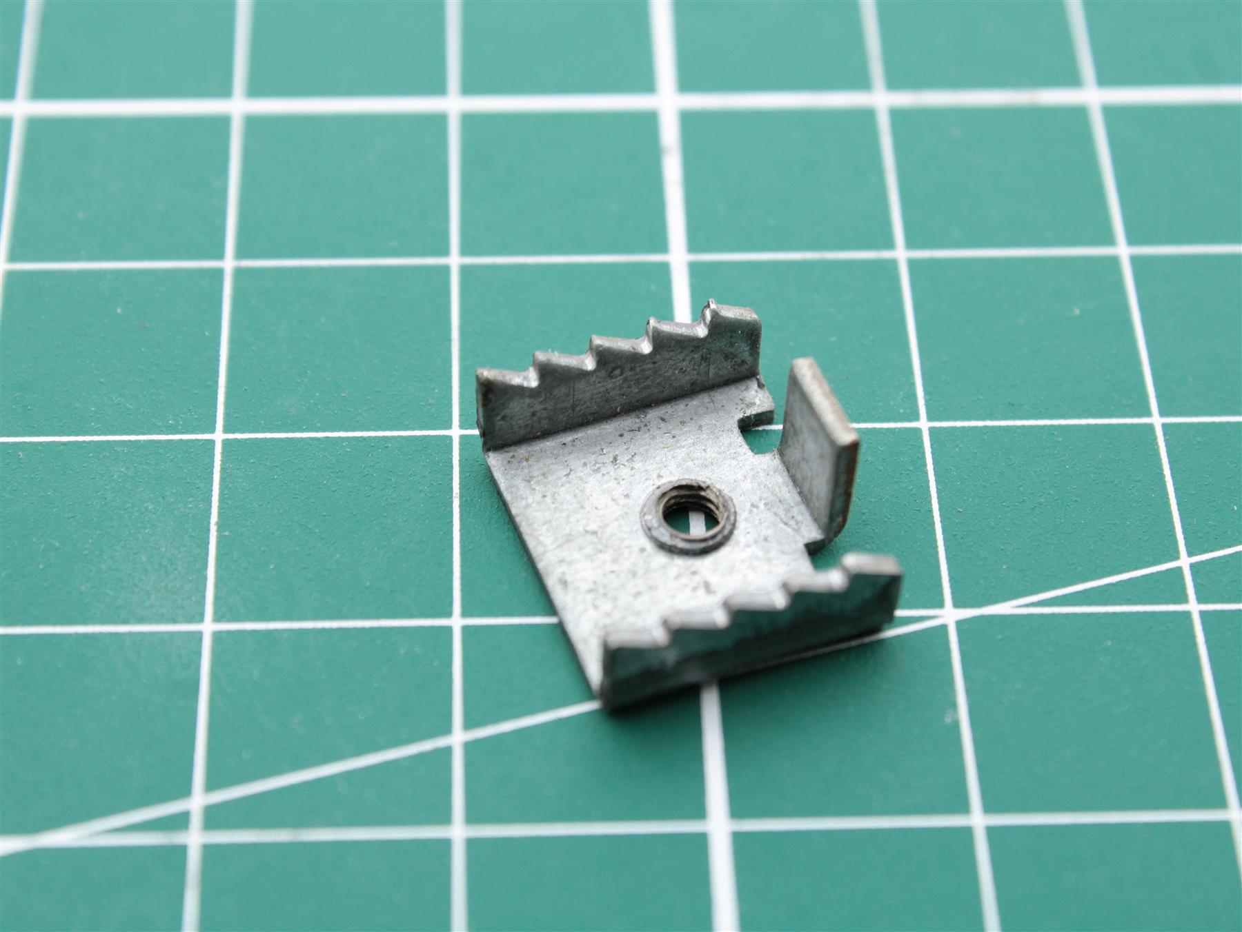 Bang & Olufsen 2389074 – Nut for BeoCenter 2200 | Replaceme