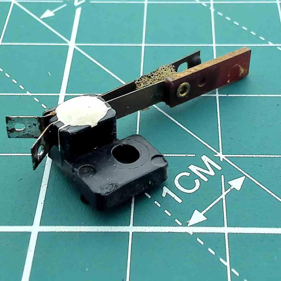 Microîntrerupător M2420P pentru echipamente audio vintage