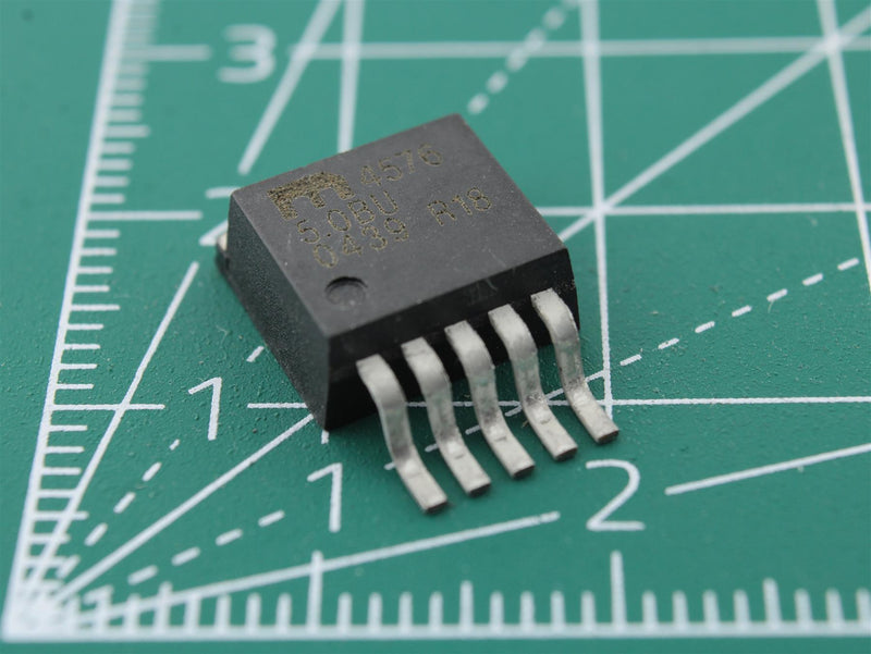 4576 5.0BU Integrated Circuit