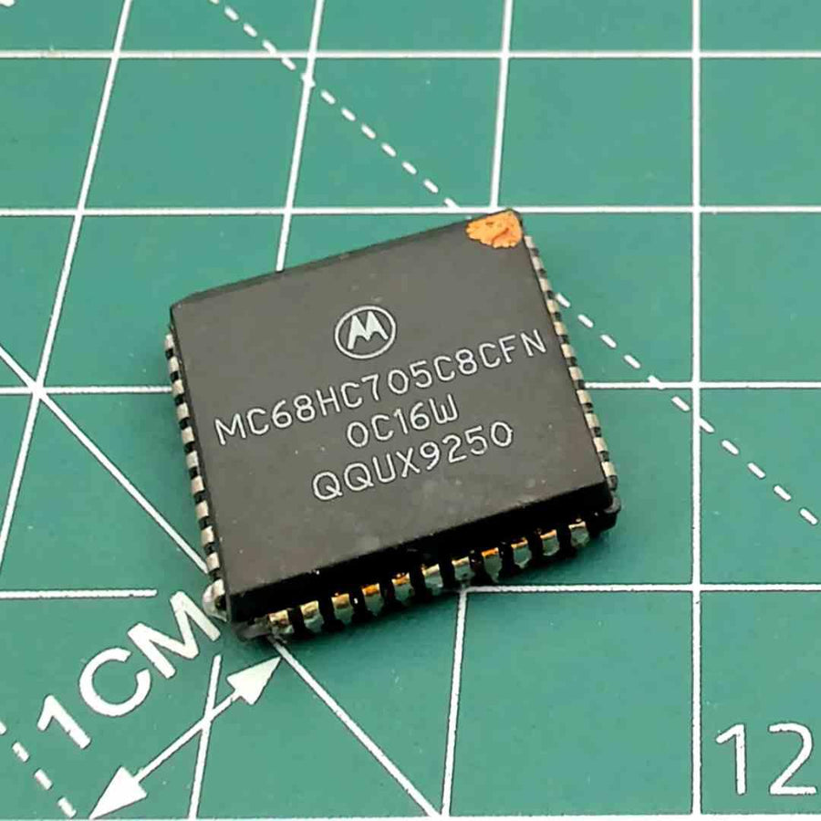 MC68HC705C8CFN circuit integrat