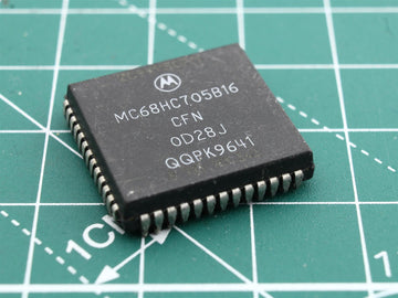 MC68HC705B16 circuit integrat