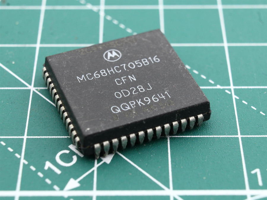 MC68HC705B16 circuit integrat